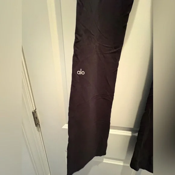 ALO Yoga Sway Bootcut Sweatpant - Black - Picture 9 of 9